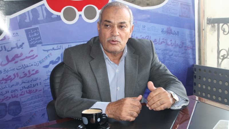 الدكتور عبدالعزيز
