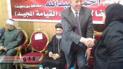 بالصور .. محافظ بورسعيد ومدير الأمن يقدمان التهانى للأنبا تادرس