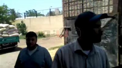 بالفيديو.. شون المنصورة ترابية ومهملة وفارغة من القمح