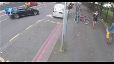 بالفيديو والصور.. حسناء تتسبب في موقف محرج لشاب