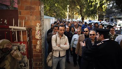 نصائح طبية لكبار السن أثناء الانتخابات.. المياه والابتعاد عن أشعة الشمس المباشرة للوقاية من الهبوط والإغماءات.. القناع للحماية من الأمراض المعدية.. تناول أدوية السكر والضغط والقلب قبل التوجه للاقتراع