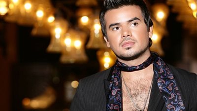 سامو زين يسافر اليونان لتصوير 