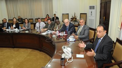 مدبولي يبحث مع البنك الدولي بدء المرحلة الثانية لبرنامج «صرف القرى»