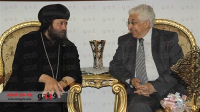 بالصور.. محافظ أسيوط يواصل زيارته للكنائس للتهنئة بعيد القيامة