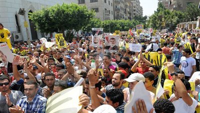 البناء والتنمية: ممارسات الحكومة تجعل الإسلاميين يعودون للتنظيمات السرية