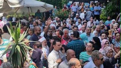 بالصور.. زحام شديد على فروع بنك التعمير والإسكان لحجز سكن مصر