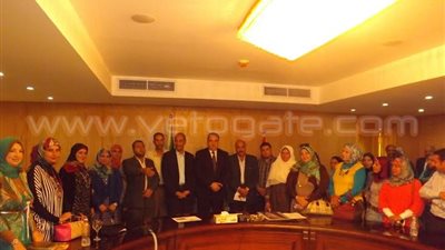 بالفيديو والصور.. محافظ الفيوم يجتمع مع وفد القيادات النسائية