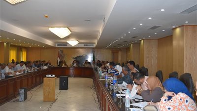 محافظ الفيوم يطلب بيانا بإيرادات ومصروفات الصناديق الخاصة