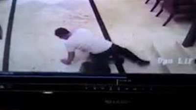 بالفيديو والصور.. لحظة انفجار هاتف سامسونج في جيب رجل