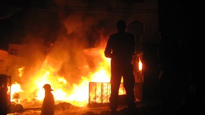 إصابة 3 باختناق في حريق 10 «باكيات» ملابس بالمحلة