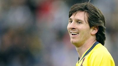 ميسي يسجل هاتريك في تدريبات برشلونة بعد العودة من الإصابة