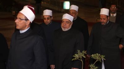 وفد من مشيخة الأزهر يعزي الدكتورة مايا مرسي في وفاة نجلها