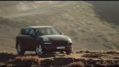 بالفيديو.. بورش كايين 2015 تقتحم الطرق الوعرة