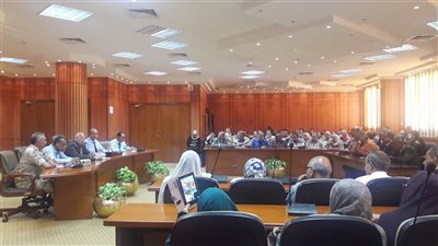 محافظ بورسعيد يوجه الشكر لقيادات «التعليم»