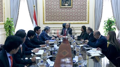 رئيس الوزراء يلتقي محافظ البنك الياباني للتعاون الدولي بحضور سحر نصر