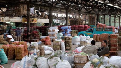 «تجار العبور»: زيادة الطلب على الخضروات والفاكهة قبل إجازة الغد