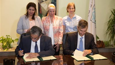 «البيئة» توقع اتفاقية مع سويسرا لتفعيل برنامج إدارة المخلفات