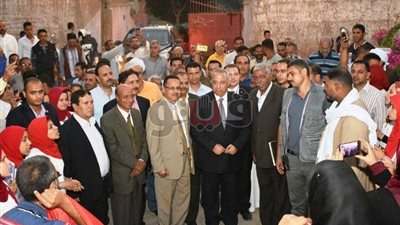 بالصور.. تسليم 20 منزلا لأهالي الحسينية في الشرقية بعد تجديدها