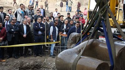 تفاصيل تحطيم تمثال بسماتيك الأول بالمطرية قديما.. 1200 قطعة عثرت عليها الآثار تكشف اللغز.. اكتشاف الاسم الحوري والنبطي للملك.. والتوقعات تشير إلى تعرضه لحريق.. والبعثة الألمانية تنتهي من دراسته