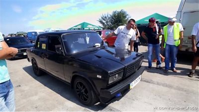 بالفيديو.. سيارة «لادا» تفوز على «BMW» في سباق سرعة