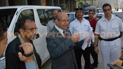بالصور.. محافظ الجيزة يأمر بقطع المرافق عن عقار مخالف بفيصل