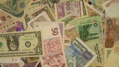 استقرار أسعار العملات الأجنبية أمام الجنيه اليوم