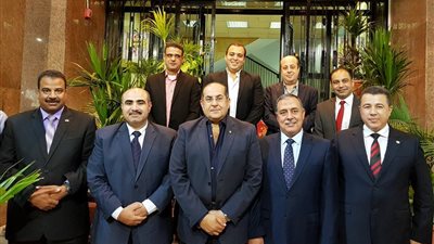 محافظ سوهاج يجتمع مع القيادات الرقابية لبحث سبل التعاون