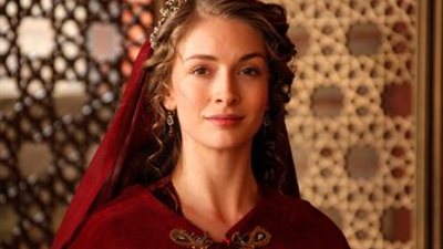 بالصور.. ياسمين اوزيلهان تتابع استثمارتها وتبتعد عن التمثيل