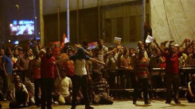 تجدد الاشتباكات بين أنصار 