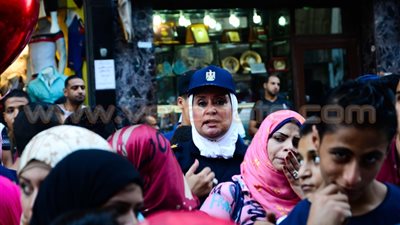 الشرطة النسائية تنتشر في شوارع الجيزة لتأمين احتفالات أكتوبر