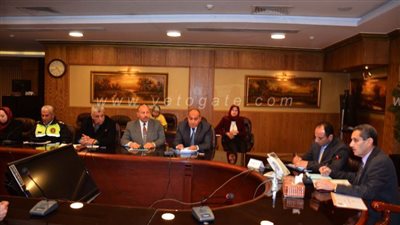 محافظ الغربية يناقش مشروعات الرصف المتعثرة والجاري تنفيذها | صور