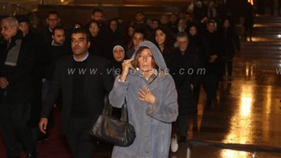 طوابير الحضور أمام مسجد المشير في عزاء نجل مايا مرسي | صور