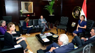 سحر نصر تبحث مع الوكالة الأمريكية تفعيل اتفاقيات بـ121.6 مليون دولار