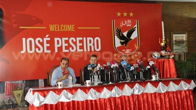 بالصور .. بيسيرو: أرفض المقارنة مع جوزيه.. وحماس لاعبي الأهلي رائع