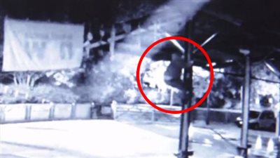 بالفيديو والصور.. حرامي يسرق ملابس داخلية من جمعية خيرية لسرطان الثدي