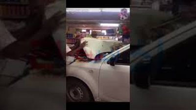 بالفيديو.. لحظة اقتحام سيارة سوبر ماركت بالسعودية