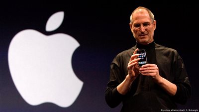 قصة «آبل» من ستيف جوبز إلى تم كوك