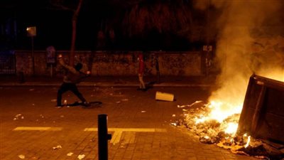 تعدت العشرات.. الصليب الأحمر اللبناني يعلن حصيلة المواجهات بين الأمن ومحتجين في بيروت