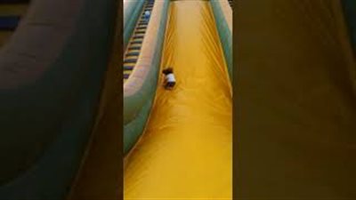 بالفيديو.. رد فعل غير متوقع لأب لحظة سقوط طفله بطريقة مروعة