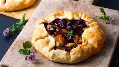 طريقة عمل فطائر صغيرة مع تغميزة البنجر