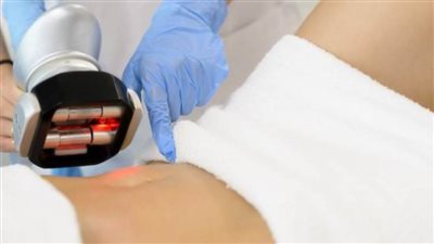 استشاري تجميل يشرح الحالات المناسبة لشفط الدهون بالفيزر