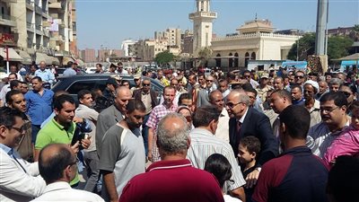 بالصور.. محافظ القليوبية يضع إكليل الزهور على النصب التذكاري