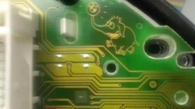 بالصور.. مالك «BMW» يكتشف رسمة 