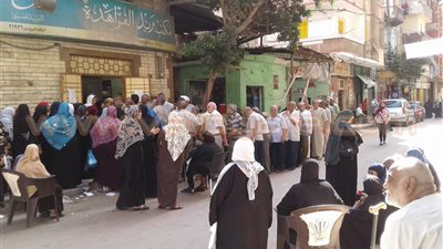 بالصور.. زحام شديد بمكاتب البريد بالإسكندرية