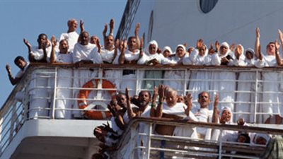 وصول 700 معتمر إلى ميناء سفاجا و500 من العاملين بدول الخليج