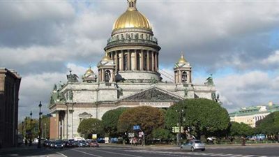 صاعقة تضرب قبة كاتدرائية القديس إسحاق في سان بطرسبورج الروسية | فيديو