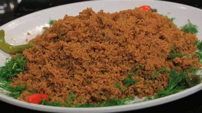 بالبصل والكمون .. طريقة عمل رز السمك