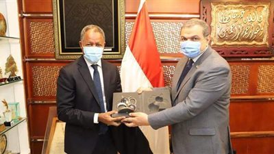 وزير القوى العاملة يكرم مدير مكتب القاهرة لبرنامج الأغذية العالمي