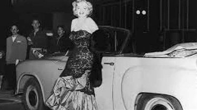 أسطول سيارات مكشوفة ضمن مقنيات «مارلين مونرو»