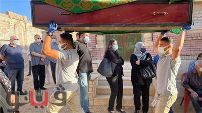 لحظة دفن ابنة فريد الديب بمقابر العائلة في أكتوبر | فيديو وصور